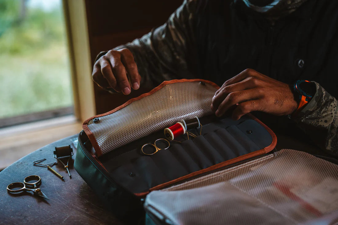 Fishpond Backwater Fly Tying Kit - internal pockets