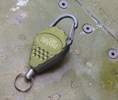 Fishpond Arrowhead Retractor - Moss